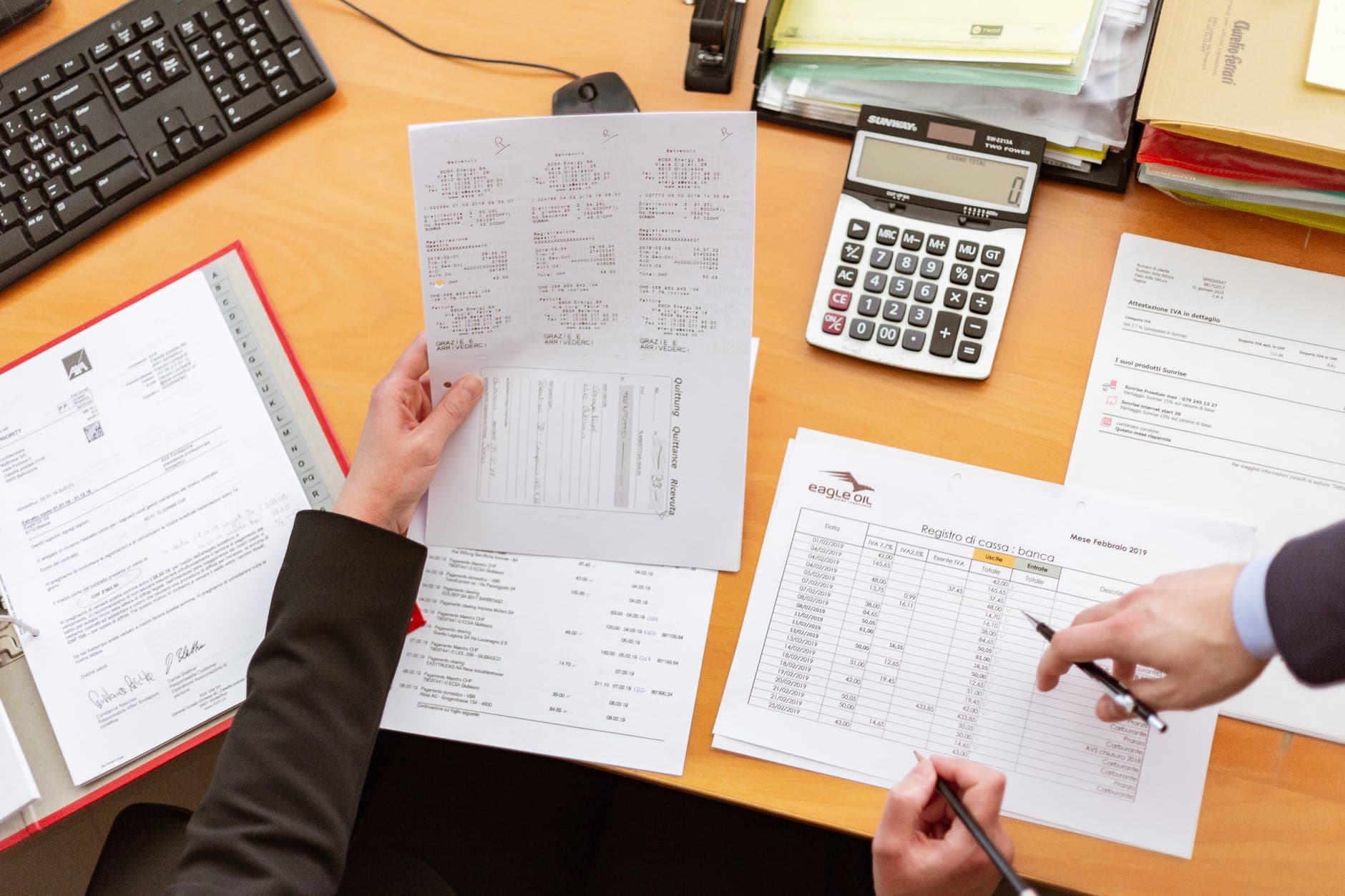 How Warren Buffett Invests in Stocks - Investment Criteria for Success